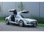 Mercedes-Benz SLS Coupé 6.3 AMG |Alubeam Silver |2.217 KM |1e eigenaar |Nieuwstaat |6,3 liter V8 |Duitse auto met historie |Achteruitrijcamera |Bang & Olufsen | VOL VOL OPTIE S | Een droom voor liefhebbers |
