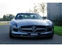 Mercedes-Benz SLS Coupé 6.3 AMG |Alubeam Silver |2.217 KM |1e eigenaar |Nieuwstaat |6,3 liter V8 |Duitse auto met historie |Achteruitrijcamera |Bang & Olufsen | VOL VOL OPTIE S | Een droom voor liefhebbers |