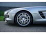 Mercedes-Benz SLS Coupé 6.3 AMG |Alubeam Silver |2.217 KM |1e eigenaar |Nieuwstaat |6,3 liter V8 |Duitse auto met historie |Achteruitrijcamera |Bang & Olufsen | VOL VOL OPTIE S | Een droom voor liefhebbers |