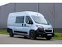 Peugeot Boxer 2.2 BlueHDi 165 L2H2 Zwaar 3.5t |2 stoelen |2 schuifdeuren |2 airbags |Metallic |Topstaat |Camera |Cruise |Navi |Clima |Carplay |Betimmering |165 pk