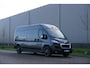 Peugeot Boxer 2.2 BlueHDi 140 L3H2 3.5t in Topstaat |2e airbag |BPM voordeel |Navi |Carplay |Climate |Cruise |Parkeersensoren |3500 KG |140 pk |Mooie camperbasis
