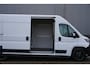Peugeot Boxer 2.2 BlueHDi 140 L3H2 3.5t in Topstaat |BPM vrij |1e eigenaar |140 pk |3500 KG |Camera |Cruise |Navi |Carplay |Betimmering |2e airbag |Dode-hoek detectie