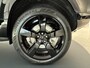 Land Rover Defender 110 2.0 P300e 110 HSE Dynamic Edition | PANORAMADAK | ELEK TREKHAAK | 22 INCH GLOSS BLACK Santorini/Ebony