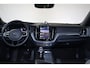 Volvo XC60 T6 Recharge AWD Ultra Black Edition - Panorama/schuifdak - IntelliSafe Assist & Surround - 360º Camera - Bowers & Wilkins audio - Adaptieve LED koplampen - Verwarmde voorstoelen, stuur & achterbank - Parkeersensoren voor & achter - Elektr. bedienb. voorstoelen met geheugen - Head up display - Draadloze tel. lader - Extra getint glas - 21' LMV
