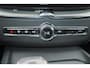 Volvo XC60 T6 Recharge AWD Ultra Black Edition - Panorama/schuifdak - IntelliSafe Assist & Surround - 360º Camera - Bowers & Wilkins audio - Adaptieve LED koplampen - Verwarmde voorstoelen, stuur & achterbank - Parkeersensoren voor & achter - Elektr. bedienb. voorstoelen met geheugen - Head up display - Draadloze tel. lader - Extra getint glas - 21' LMV