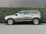 Peugeot 5008 1.2 PureTech Blue Lease GT-Line, FACELIFT, 7-PERSOONS, PANORAMADAK, NAVIGATIE, CRUISE CONTROL, CLIMATE CONTROL, KEYLESS, DODEHOEK, LED, PDC, HALF LEDER, TREKHAAK, LICHTMETAAL 19"