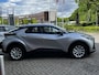 Toyota C-HR / C-HR+ 1.8 HYBRID 140 BLIND-SPOT 17''LM-VELGEN CAMERA NAVI AD-CRUISE APPLE/ANDROID NL-AUTO