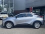 Toyota C-HR / C-HR+ 1.8 HYBRID 140 BLIND-SPOT 17''LM-VELGEN CAMERA NAVI AD-CRUISE APPLE/ANDROID NL-AUTO