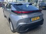 Toyota C-HR / C-HR+ 1.8 HYBRID 140 BLIND-SPOT 17''LM-VELGEN CAMERA NAVI AD-CRUISE APPLE/ANDROID NL-AUTO