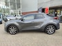 Toyota C-HR / C-HR+ Hybrid 140 DYNAMIC KEYLESS PARK-SENSOREN BLIND SPOT 18'' LM-VELGEN CAMERA NAVI AD-CRUISE CLIMA APPLE/ANDROID NL-AUTO