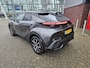 Toyota C-HR / C-HR+ 2.0 Plug-in Hybrid 220 DYNAMIC WARMTEPOMP STOEL/STUURVERW 18'' LM-VELGEN NAVI CAMERA PARK-SENSOREN KEYLESS NL-AUTO APPLE/ANDROID