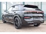 Volkswagen T-Roc R-Line First Edition | 'App-Connect' draadloze smartphone integratie | 30,5 cm display met 2D en 3D weergave | Automatische afstandsregeling (Adaptive Cruise Control)