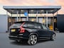 Volvo XC90 T8 Recharge Ultimate Dark | 22" | Luchtvering | Trekhaak | Geventileerd Nappa | Massage Stoelen | Bowers & Wilkins | 360 Camera | Head-Up | Panoramadak | Full LED