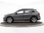 Volkswagen Tiguan 1.5 TSI 150pk DSG R-Line · Apple/Android Car Play · Navigatie · P-Sensoren · Elek. Trekhaak · 19'' Inch ·