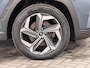 Hyundai Tucson 1.6 T-GDI PHEV 265pk Comfort 4WD Automaat / Afnb. Trekhaak / Dealer Onderhouden / Trekgewicht 1350 Kg / ACC / Navigatie / Camera / Stoelverwarming / Stuurwiel Verwarming / Apple Carplay Android / Dodehoek Detectie / Dodehoek Detectie /