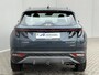 Hyundai Tucson 1.6 T-GDI PHEV 265pk Comfort 4WD Automaat / Afnb. Trekhaak / Dealer Onderhouden / Trekgewicht 1350 Kg / ACC / Navigatie / Camera / Stoelverwarming / Stuurwiel Verwarming / Apple Carplay Android / Dodehoek Detectie / Dodehoek Detectie /
