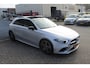Mercedes-Benz A-klasse 180 AMG Night pakket Panoramadak/Stoelverwarming/Sfeerverlichting/DAB/Achteruitrijcamera/Cruise control 2e Paasdag geopend op Hellevoetsluis & Rotterdam van 12:00 tot 17:00