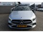 Mercedes-Benz A-klasse 180 AMG Night pakket Panoramadak/Stoelverwarming/Sfeerverlichting/DAB/Achteruitrijcamera/Cruise control 2e Paasdag geopend op Hellevoetsluis & Rotterdam van 12:00 tot 17:00