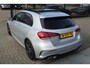Mercedes-Benz A-klasse 180 AMG Night pakket Panoramadak/Stoelverwarming/Sfeerverlichting/DAB/Achteruitrijcamera/Cruise control 2e Paasdag geopend op Hellevoetsluis & Rotterdam van 12:00 tot 17:00