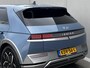 Hyundai Ioniq 5 Lounge 77.4 kWh Automaat / SOH 100% / 8 jaar Batterij garantie / Dealer onderhouden / Fabrieksgarantie tot 01-2028 / HUD / Warmtepomp / WLTP 507km / CCS snel laden / Camera 360° / Leder / Elektr. stoelen & klep /