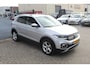 Volkswagen T-Cross 1.5 TSI Style Stoelverwarming/Achteruitrijcamera/Adaptive cruise control/Lane assist/Apple carplay/DAB/Lage km stand! 2e Paasdag geopend op Hellevoetsluis & Rotterdam van 12:00 tot 17:00