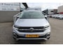 Volkswagen T-Cross 1.5 TSI Style Stoelverwarming/Achteruitrijcamera/Adaptive cruise control/Lane assist/Apple carplay/DAB/Lage km stand! 2e Paasdag geopend op Hellevoetsluis & Rotterdam van 12:00 tot 17:00