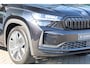 Skoda Kodiaq 1.5 TSI PHEV Sportline Business 204PK / 150kW 20" LMV Rila Panoramadak trekhaak wegklapbaar Matrix LED met strip in grille 13" navigatie systeem met smartlink winterpakket met 4 x stoelverwarming voor en achter stuurwiel verwarming elektrische achterklep elektrisch verstelbare bestuurdersstoel + memory keyless entry & go alarm systeem 48 mnd 60.000km garantie
