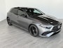Mercedes-Benz A-klasse 180 Star Edition AMG Line | Panorama-schuifdak | Stoelverwarming | Achteruitrijcamera | Sfeerverlichting |