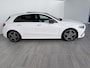 Mercedes-Benz A-klasse 180 Star Edition AMG Line | Nightpakket | Achteruitrijcamera | MULTIBEAM LED | Sfeerverlichting | Panoramaschuifdak | Sfeerverlichting