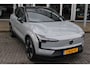 Volvo EX30 Single Motor Extended Range Ultra 69 kWh | 360 C. | Panoramadak | Adapt. Cruise | Verw. Stoel + Stuurwiel | El. Stoelen | 20" LMV | Extra getint glas |