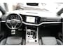 Volkswagen Touareg 3.0 TDI R-Line Automaat | NL-Auto | Trekhaak | Dealer Onderhouden | Carplay | Camera