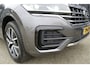 Volkswagen Touareg 3.0 TDI R-Line Automaat | NL-Auto | Trekhaak | Dealer Onderhouden | Carplay | Camera