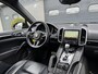 Porsche Cayenne 3.0 S E-Hybrid Sport Chrono | Camera | Luchtvering | Stoelverwarming | Navigatie | Privacy Glass |