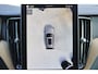 Volvo XC60 T6 Recharge AWD Plus Dark - Panorama/schuifdak - IntelliSafe Assist & Surround - 360º Camera - Verwarmde voorstoelen, stuur & achterbank - Parkeersensoren voor & achter - Elektr. bedienb. voorstoelen met geheugen - Head up display - Draadloze tel. lader - Extra getint glas - 19' LMV