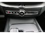 Volvo XC60 Recharge T8 AWD R-Design | Panoramadak | Head-up Display | Luchtvering | Trekhaak | Massage/ventilatie | Harman/Kardon | Stoelverwarming | Adaptive LED