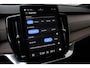Volvo XC90 T8 Plug-in hybrid AWD Ultra Bright | Trekhaak | Luchtvering | Panoramadak | Headup Display | Voorstoelen Verwarmbaar, geventileerd en massagefunctie | Premium audio by Bowers & Wilkins | 6,4KW Boordlader | Elektrisch verstelbare voorstoelen met geheugen | Blis | Adaptieve Cruise Control