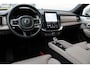 Volvo XC90 T8 Plug-in hybrid AWD Ultra Bright | Trekhaak | Luchtvering | Panoramadak | Headup Display | Voorstoelen Verwarmbaar, geventileerd en massagefunctie | Premium audio by Bowers & Wilkins | 6,4KW Boordlader | Elektrisch verstelbare voorstoelen met geheugen | Blis | Adaptieve Cruise Control
