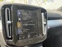 Volvo XC40 Plug-in Hybrid T4 Plus Dark | Facelift | Panoramadak | Stoel- en stuurverwarming | Harman Kardon audio | Elektrische stoelverstelling | Navigatie | Apple Carplay / Android Auto | Getint glas | LED koplampen |