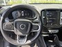 Volvo XC40 Plug-in Hybrid T4 Plus Dark | Facelift | Panoramadak | Stoel- en stuurverwarming | Harman Kardon audio | Elektrische stoelverstelling | Navigatie | Apple Carplay / Android Auto | Getint glas | LED koplampen |