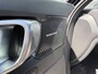 Volvo XC40 Plug-in Hybrid T4 Plus Dark | Facelift | Panoramadak | Stoel- en stuurverwarming | Harman Kardon audio | Elektrische stoelverstelling | Navigatie | Apple Carplay / Android Auto | Getint glas | LED koplampen |