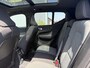 Volvo XC40 Plug-in Hybrid T4 Plus Dark | Facelift | Panoramadak | Stoel- en stuurverwarming | Harman Kardon audio | Elektrische stoelverstelling | Navigatie | Apple Carplay / Android Auto | Getint glas | LED koplampen |