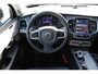 Volvo XC90 T8 Automaat Plug-in hybrid AWD Ultra Dark Nappa Leder met ventilatie Charcoal | Headup Display | Trekhaak | Luchtvering | Bowers & Wilkins | Stoelmassage | Stoelventilatie | Getinte ramen achter | Elektrisch verstelbare voorstoelen met geheugen | 20 Inch | All Seasonbanden | 6,4KW Boordlader | One Pedal Drive | Gelaagde zijruiten | Visual Park Assist | Full Led | Panoramadak | Draadloos opladen telefoon