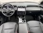 Hyundai Tucson 1.6 T-GDI HEV Premium Sky / Panoramadak / 1650kg Trekgewicht / Fabrieksgarantie tot 3-2028 / Dealer Onderhouden / Stoel Verwarming / Stoel Ventilatie / Stuurwiel Verwarming / Elektr. Verstelbare Stoelen + Memory / Dodehoek Detectie / Camera / Navigatie / Adaptieve Cruise / Elektr. Achterklep / Krell / DAB /