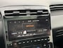 Hyundai Tucson 1.6 T-GDI HEV Premium Sky / Panoramadak / 1650kg Trekgewicht / Fabrieksgarantie tot 3-2028 / Dealer Onderhouden / Stoel Verwarming / Stoel Ventilatie / Stuurwiel Verwarming / Elektr. Verstelbare Stoelen + Memory / Dodehoek Detectie / Camera / Navigatie / Adaptieve Cruise / Elektr. Achterklep / Krell / DAB /