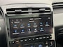 Hyundai Tucson 1.6 T-GDI HEV Premium Sky / Panoramadak / 1650kg Trekgewicht / Fabrieksgarantie tot 3-2028 / Dealer Onderhouden / Stoel Verwarming / Stoel Ventilatie / Stuurwiel Verwarming / Elektr. Verstelbare Stoelen + Memory / Dodehoek Detectie / Camera / Navigatie / Adaptieve Cruise / Elektr. Achterklep / Krell / DAB /