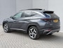 Hyundai Tucson 1.6 T-GDI HEV Premium Sky / Panoramadak / 1650kg Trekgewicht / Fabrieksgarantie tot 3-2028 / Dealer Onderhouden / Stoel Verwarming / Stoel Ventilatie / Stuurwiel Verwarming / Elektr. Verstelbare Stoelen + Memory / Dodehoek Detectie / Camera / Navigatie / Adaptieve Cruise / Elektr. Achterklep / Krell / DAB /