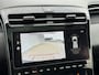 Hyundai Tucson 1.6 T-GDI HEV Premium Sky / Panoramadak / 1650kg Trekgewicht / Fabrieksgarantie tot 3-2028 / Dealer Onderhouden / Stoel Verwarming / Stoel Ventilatie / Stuurwiel Verwarming / Elektr. Verstelbare Stoelen + Memory / Dodehoek Detectie / Camera / Navigatie / Adaptieve Cruise / Elektr. Achterklep / Krell / DAB /