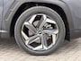 Hyundai Tucson 1.6 T-GDI HEV Premium Sky / Panoramadak / 1650kg Trekgewicht / Fabrieksgarantie tot 3-2028 / Dealer Onderhouden / Stoel Verwarming / Stoel Ventilatie / Stuurwiel Verwarming / Elektr. Verstelbare Stoelen + Memory / Dodehoek Detectie / Camera / Navigatie / Adaptieve Cruise / Elektr. Achterklep / Krell / DAB /