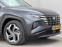 Hyundai Tucson 1.6 T-GDI HEV Premium Sky / Panoramadak / 1650kg Trekgewicht / Fabrieksgarantie tot 3-2028 / Dealer Onderhouden / Stoel Verwarming / Stoel Ventilatie / Stuurwiel Verwarming / Elektr. Verstelbare Stoelen + Memory / Dodehoek Detectie / Camera / Navigatie / Adaptieve Cruise / Elektr. Achterklep / Krell / DAB /