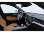 Volvo XC60 B5 250PK Inscription | Adaptive Cruise & Pilot Assist | Harman/Kardon Premium Audio | Lederen Bekleding incl. Stoelverwarming | Park assist voor + achter | 360 Camera | Elektrische Bestuurdersstoel incl. Memory | AppleCarplay/AndroidAuto | 20" Velgen | Semi elektr. Trekhaak |
